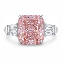 Afbeelding in Gallery-weergave laden, Roze diamanten ring 6 karaat labgekweekt radiant drie stenen kathedraalzetting 14k witgoud
