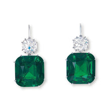 Afbeelding in Gallery-weergave laden, 6,80 ct groene smaragd met diamanten bungelende oorbellen 14K witgoud
