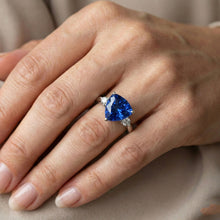 Afbeelding in Gallery-weergave laden, Natuurlijke Echte (Niet labgekweekt) 6 Karaat Blauwe Trillion Saffier Verlovingsring
