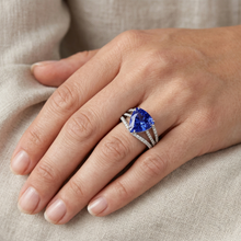 Afbeelding in Gallery-weergave laden, 6 Karaat Trillion Sri Lanka Saffier Natuurlijke uit de aarde gewonnen Diamanten Ring Sieraden
