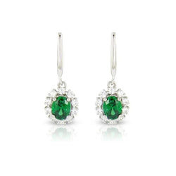 7,50 ct groene smaragd met diamanten bungelende oorbellen wit goud 14K