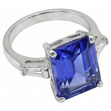 Afbeelding in Gallery-weergave laden, 8.30 karaat Emerald Cut Tanzanite &amp; Baguettes verlovingsring
