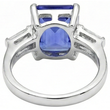 Afbeelding in Gallery-weergave laden, 8.30 karaat Emerald Cut Tanzanite &amp; Baguettes verlovingsring
