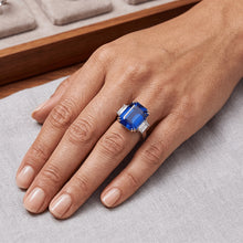 Afbeelding in Gallery-weergave laden, 8 Karaat Blauwe Saffier En IGI GECERTIFICEERDE Diamanten Ring
