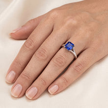 Afbeelding in Gallery-weergave laden, Adelaarsklauw Solitaire Asscher Geslepen Ring Gespleten Schacht Blauwe saffier 1,50 karaat

