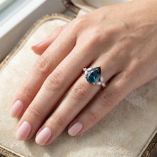 Afbeelding in Gallery-weergave laden, Alexandriet 3-Steens Ring – VVS 4 karaat 14K Rosé Goud
