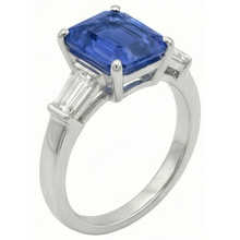 Afbeelding in Gallery-weergave laden, Baguette Diamond Three Stone Emerald Ceylon Sapphire Ring 3.50 karaat
