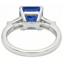 Afbeelding in Gallery-weergave laden, Baguette Diamond Three Stone Emerald Ceylon Sapphire Ring 3.50 karaat
