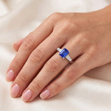 Afbeelding in Gallery-weergave laden, Baguette Diamond Three Stone Emerald Shaped Ring 1,25 karaat
