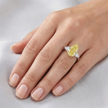 Afbeelding in Gallery-weergave laden, Bicolor 14K Goud VVS Kanariegele Diamant Drie-Steen Ring 3,25
