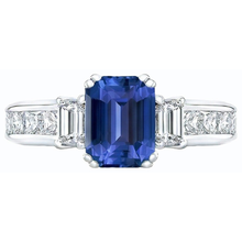 Afbeelding in Gallery-weergave laden, Blauwe Saffier 3 Steen Emerald Cut Ring &amp; Prinses Diamanten 4 Karaat
