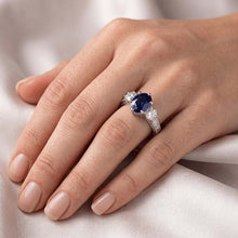 Afbeelding in Gallery-weergave laden, Blauwe saffier 3 stenen ring &amp; Natuurlijke echte diamant ( niet in het laboratorium gekweekt )en 2,50 karaat antieke stijl
