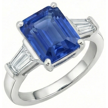 Afbeelding in Gallery-weergave laden, Blauwe saffier 3 stenen smaragd vormige &amp; baguette ring 3,50 karaat
