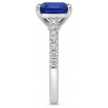 Afbeelding in Gallery-weergave laden, Ring met blauwe saffier en natuurlijke uit de aarde gewonnen diamanten solitair accenten, 5.50 karaat Prinsesslijpsel
