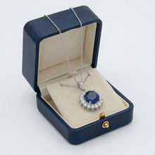 Afbeelding in Gallery-weergave laden, Halsketting met Blauwe Saffier en IGI GECERTIFICEERDE Diamanten Hanger 8.40 Karaat Witgoud 14K
