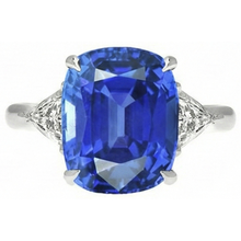 Afbeelding in Gallery-weergave laden, Blauwe Saffier Drie Stenen Ring Ovaal &amp; Trillion Natuurlijke uit de aarde gewonnen Diamanten 4.50 Karaat
