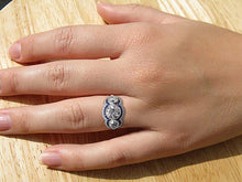 Afbeelding in Gallery-weergave laden, Blauwe Saffier Oude Geslepen ronde Echt Diamanten Ring 3 Stenen stijl 6 Karaat
