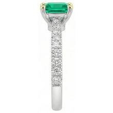 Afbeelding in Gallery-weergave laden, Briljant Colombiaanse Smaragd Edelsteen Ring 2 karaat – bovenaanzicht
