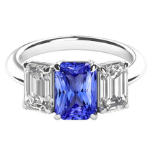 Afbeelding in Gallery-weergave laden, Dames Ring met Edelstenen, Radiant Saffier, Smaragd en Natuurlijke uit de aarde gewonnen Diamanten VVS1 4 Karaat
