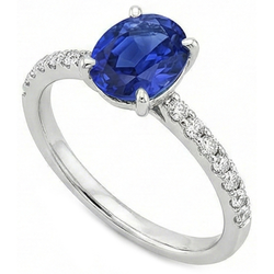 Damesring met uit de a aarde gewonnen diamant, ovale Ceylonsaffier accenten, 14K goud, 5.50 karaat
