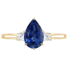 Afbeelding in Gallery-weergave laden, Dames 3-Steens Ring Rond Natuurlijke uit de aarde gewonnen Diamant &amp; Peer Ceylonese Saffier 6.20 Karaat
