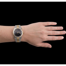Afbeelding in Gallery-weergave laden, Dames Rolex Datejust 31mm Tweekleurig Horloge met Zwarte Romeinse Wijzerplaat
