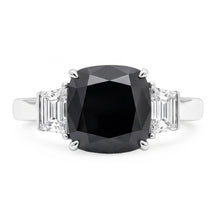 Afbeelding in Gallery-weergave laden, Donkere Diamant Verlovingsring 4,6 Karaat Echte Zwarte Kussenslijpsel Trapezium Drie Stenen 14K Witgoud
