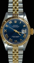 Afbeelding in Gallery-weergave laden, Datejust dameshorloge met tweekleurige gecanneleerde bezel en blauwe Romeinse wijzerplaat Rolex
