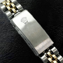 Afbeelding in Gallery-weergave laden, Datumjust dames Rolex-horloge met zwarte diamanten wijzerplaat en gouden armband
