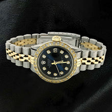 Afbeelding in Gallery-weergave laden, Datumjust dames Rolex-horloge met zwarte diamanten wijzerplaat en gouden armband
