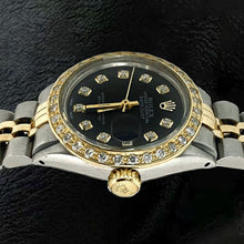 Afbeelding in Gallery-weergave laden, Datumjust dames Rolex-horloge met zwarte diamanten wijzerplaat en gouden armband
