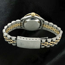 Afbeelding in Gallery-weergave laden, Datumjust dames Rolex-horloge met zwarte diamanten wijzerplaat en gouden armband
