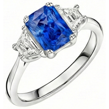 Afbeelding in Gallery-weergave laden, Diamant 3 Stenen Saffier Ring Trapezium Stenen Taps toelopende Schacht 3 Karaat
