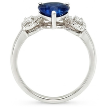 Afbeelding in Gallery-weergave laden, Diamant 3 stenen verlovingsring hart blauwe saffier 2,25 karaat
