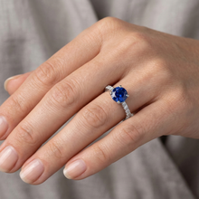 Afbeelding in Gallery-weergave laden, echte round saffier 2.00karaat ring met diamantaccenten
