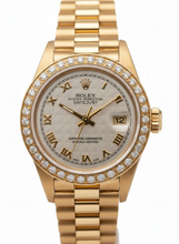 Afbeelding in Gallery-weergave laden, Diamanten lunette piramide Romeinse wijzerplaat Rolex Datumjust horloge voorzitter stijl geel goud

