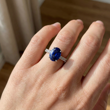 Afbeelding in Gallery-weergave laden, echte round saffier 4.50karaat ring met diamantaccenten

