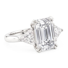 Afbeelding in Gallery-weergave laden, Drie Steen Trillion &amp; Smaragd Natuurlijke Echte Diamanten (Niet Labgekweekt) Ring Dubbel Prong Gezet 7.25 Karaat
