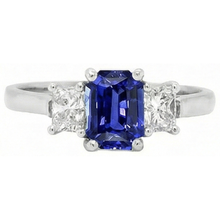 Afbeelding in Gallery-weergave laden, Drie Stenen Smaragd Blauwe Saffier En Diamant Ring
