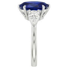 Afbeelding in Gallery-weergave laden, Drie Stenen Gouden Peervormige Ceylon Kleur Saffier &amp; IGI GECERTIFICEERDE Diamanten Ring 6.75 Karaat
