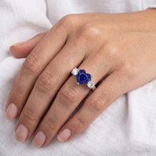 Afbeelding in Gallery-weergave laden, Drie stenen hart blauwe saffier ring &amp; ronde Natuurlijke echte diamant ( niet in het laboratorium gekweekt )en 2,50 karaat
