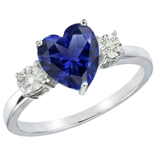 Afbeelding in Gallery-weergave laden, Driestenen Ring Hartvormige Blauwe Saffier Rond &amp; Natuurlijke uit de aarde gewonnen Diamanten 8 Karaat
