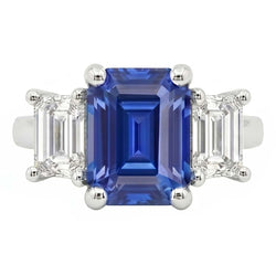 Drie stenen smaragd blauwe saffier en Natuurlijke echte diamant ( niet in het laboratorium gekweekt )en ring 2,50 karaat