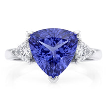 Afbeelding in Gallery-weergave laden, Driesteensring met trilliant geslepen blauwe, uit de aarde gewonnen diamant edelsteen, 6,5 karaat, witgoud 14K
