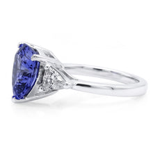 Afbeelding in Gallery-weergave laden, Driesteensring met trilliant geslepen blauwe, uit de aarde gewonnen diamant edelsteen, 6,5 karaat, witgoud 14K
