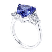 Afbeelding in Gallery-weergave laden, Driesteensring met trilliant geslepen blauwe, uit de aarde gewonnen diamant edelsteen, 6,5 karaat, witgoud 14K

