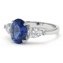 Afbeelding in Gallery-weergave laden, Drie Stenen Peer uit de aarde gewonnen Diamant &amp; Ceylon Ovale Saffier Ring 9.25 Karaat Goud
