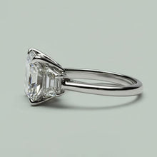 Afbeelding in Gallery-weergave laden, Ring met 3 Stenen, Adelaarsklauw Zetting, Asscher &amp; Trapezium Geslepen, Echte Natuurlijke uit de aarde gewonnen Diamant Nieuw
