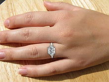 Afbeelding in Gallery-weergave laden, Ring met 3 Stenen, Adelaarsklauw Zetting, Asscher &amp; Trapezium Geslepen, Echte Natuurlijke uit de aarde gewonnen Diamant Nieuw
