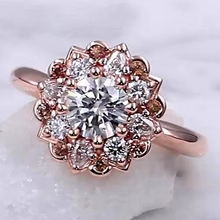 Afbeelding in Gallery-weergave laden, Echt Diamanten Verlovingsring 2 Karaat Halo Lotus Flower Rose Gold
